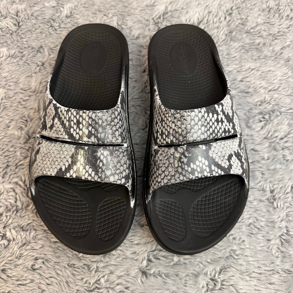 OOFOS Ooahh Recovery Slide Sandals Snake Skin Pattern Slip On Shoes W7